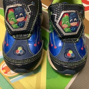 Boys light up shoes